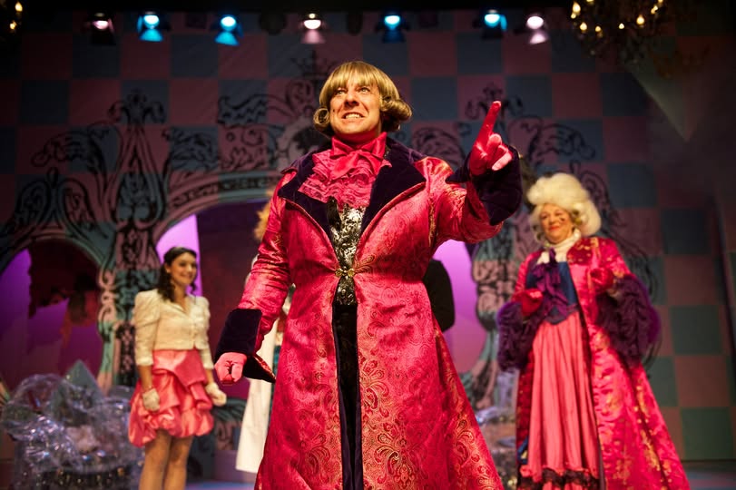 Paul Hutton Panto Obituary – Paul Hutton Jones Death – Paul Hutton, British singer and musical theatre performer passed away